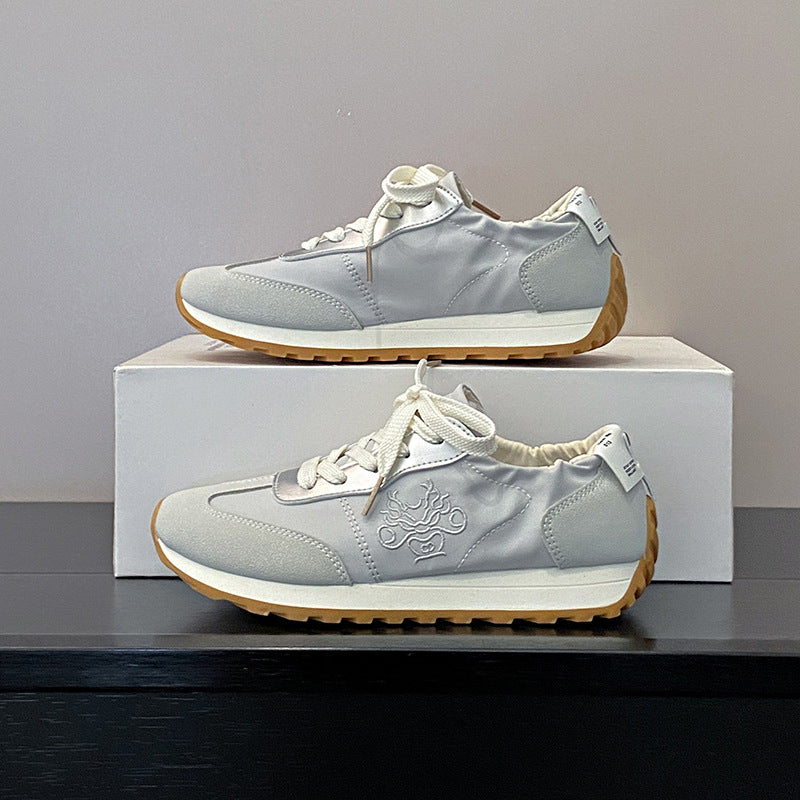 Dame Sneakers med let mesh-overdel og behagelig dæmpningsteknologi Stilla