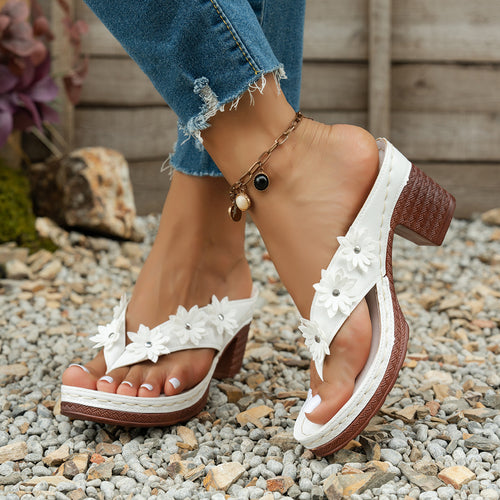Dame Trendy Tåsteg-Sandaler med blomstret design og komfortabel hælhøjde Stilla
