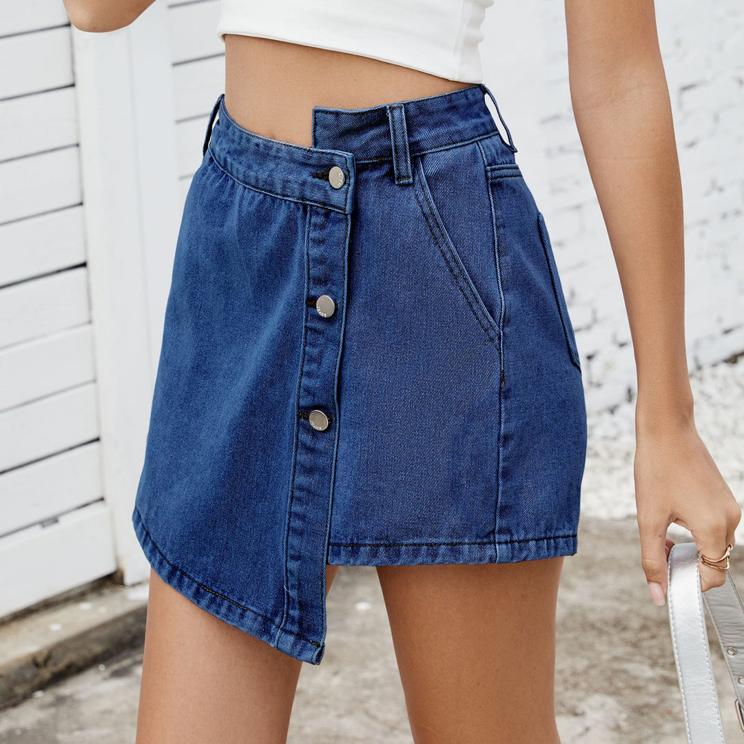 Dame denim minikjole med asymmetrisk kant og praktiske knapdetaljer Stilla