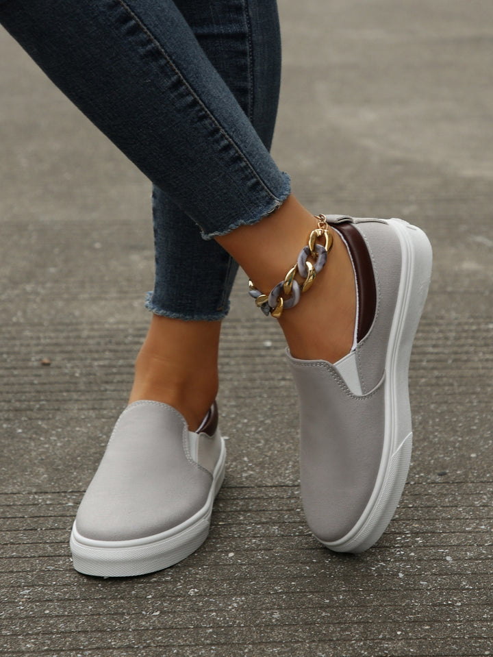 Dame Slip-On Sneakers lavet af højkvalitets overmateriale med elastiske indsatser Stilla