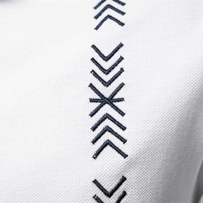 Herren nan legeres Polo med kort knapliste, broderet pilmotiv-panel og ståkrave Skovae