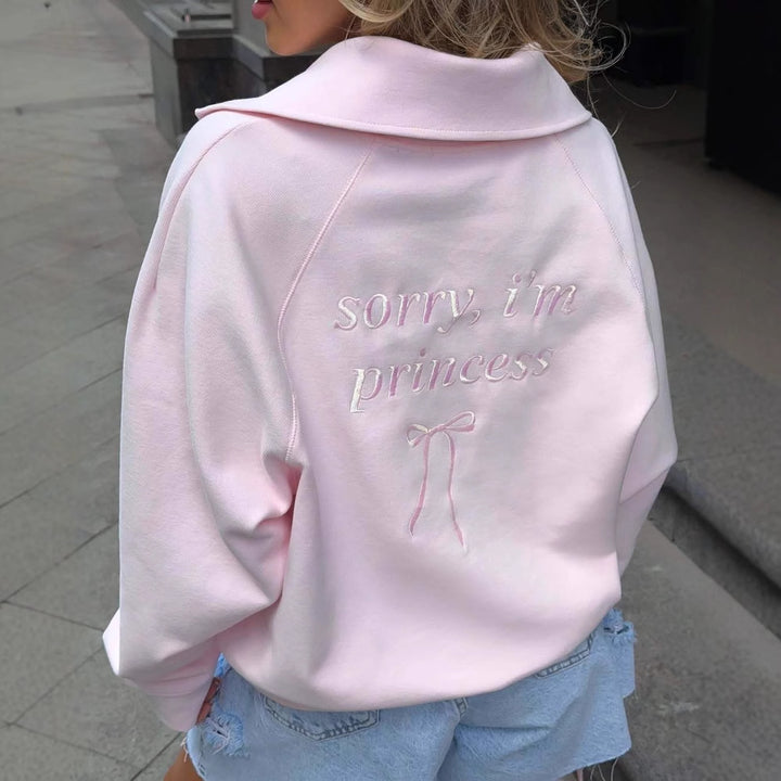 Dame fritids sweatshirt med broderet skrift Stilla