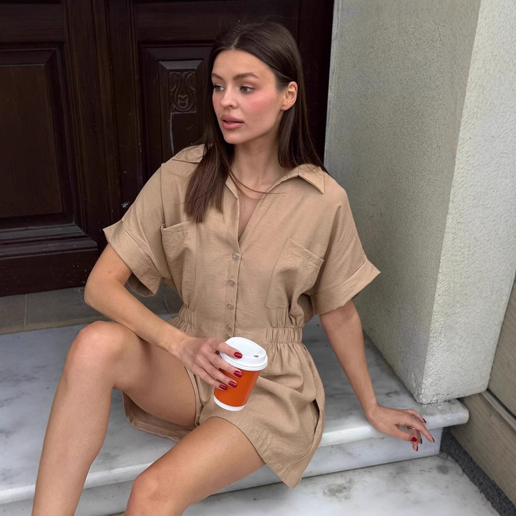 Dame kort overall med klassisk krave og praktisk lomme design Stilla