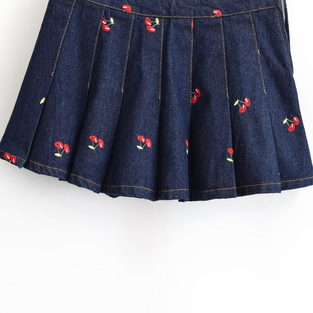 Dame jeansnederdel med detaljerede broderier og plisseret design Skovae
