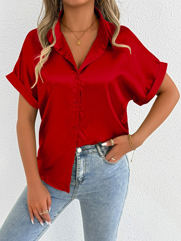 Dame satinbluse med afslappet snit og elegant krave Skovae