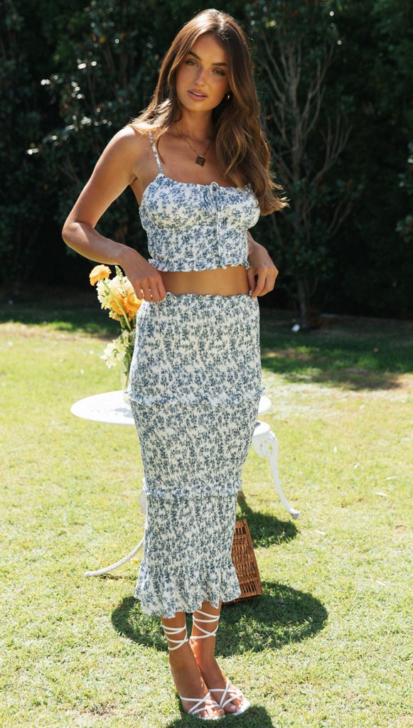 Kvindernes To-dels Sæt bestående af Crop Top og Midi Nederdel med Blomsterdesign Stilla