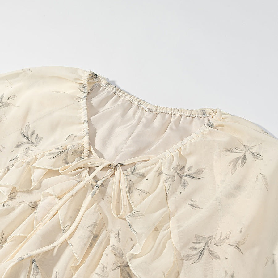 Dame maxikjole med elegante flæsedetaljer og blomstermønster Skovae