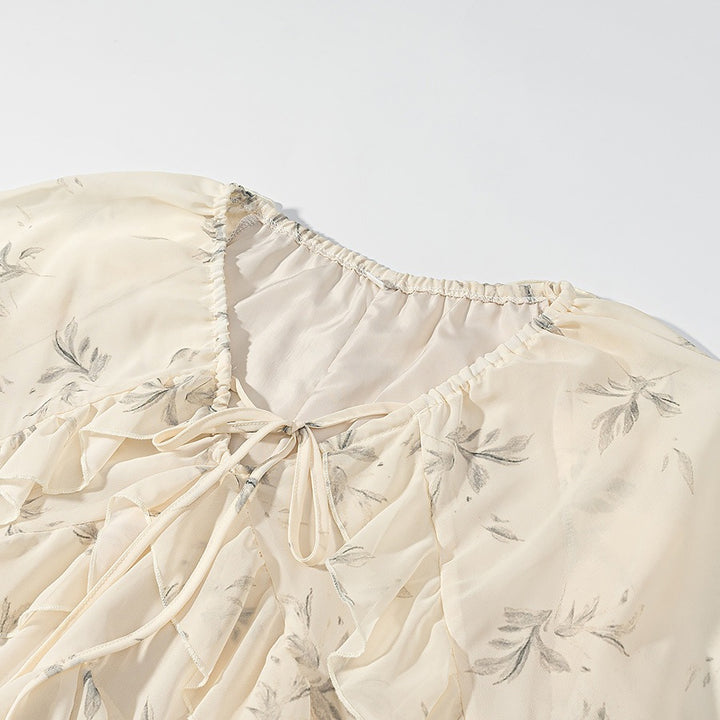 Dame maxikjole med elegante flæsedetaljer og blomstermønster Skovae