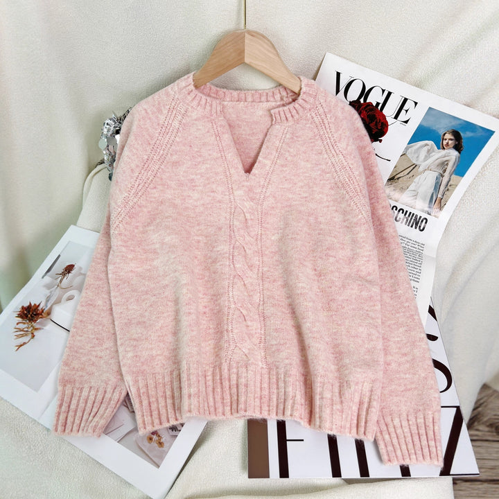 Kvinders strikket sweater med dyb V-hals og kabelmønster Stilla