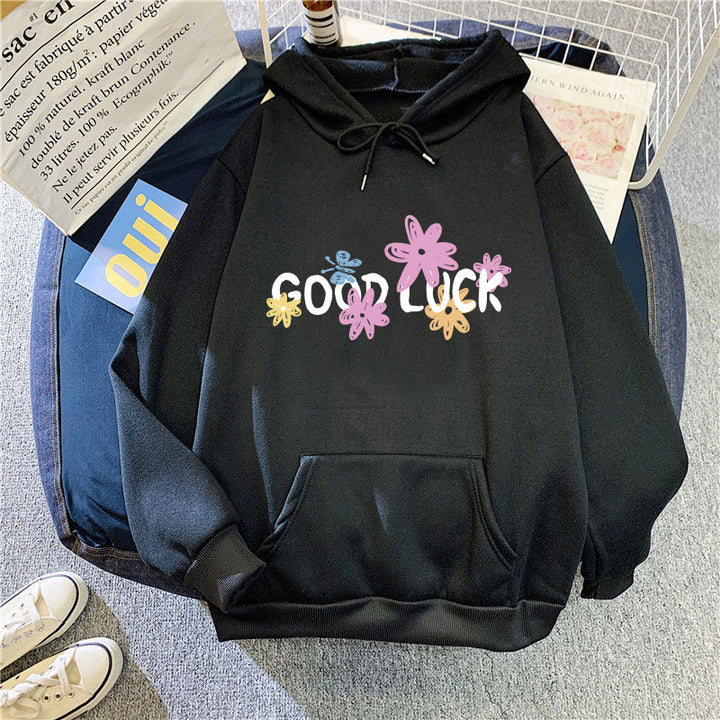 Dame hoodie med munter design og trykte bogstaver Skovae