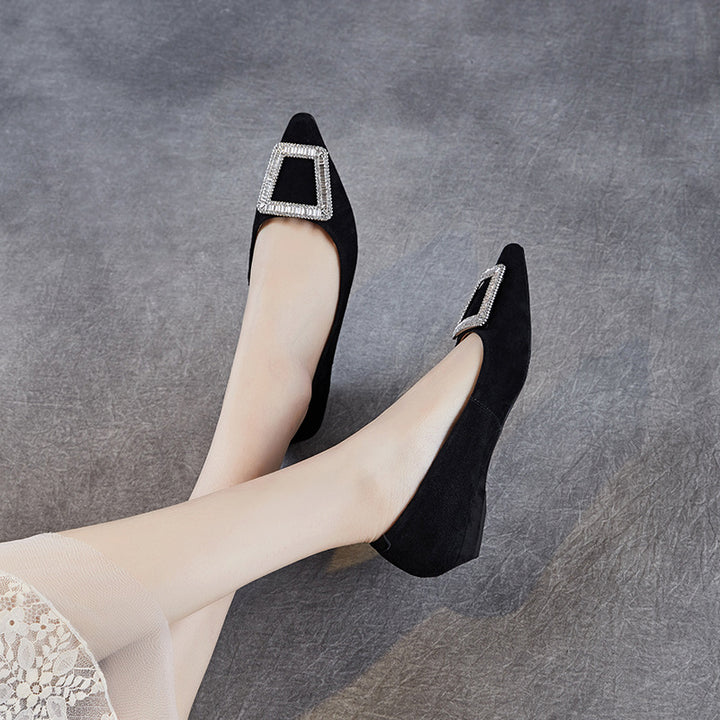 Dame Elegante Spidssko-Flade med dekorativt spændeaccent Stilla