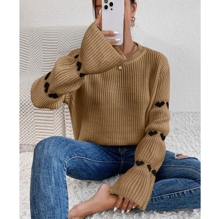 Kvinders strikket sweater med hjerteapplikationer og brede ærmer Stilla