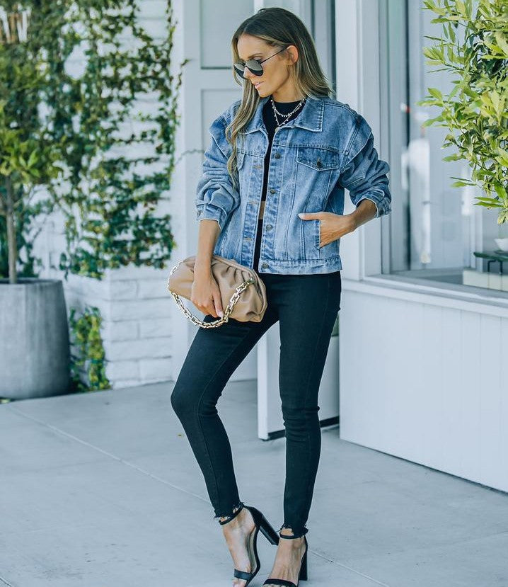 Damer afslappet jeansjakke med oversized snit og moderne detaljer Stilla