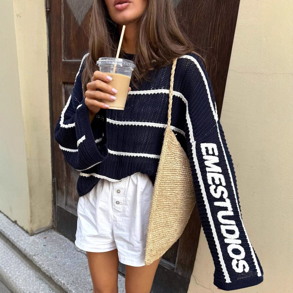 Damer oversized strikket sweater med stribet mønster og kreativ skrifttype Stilla