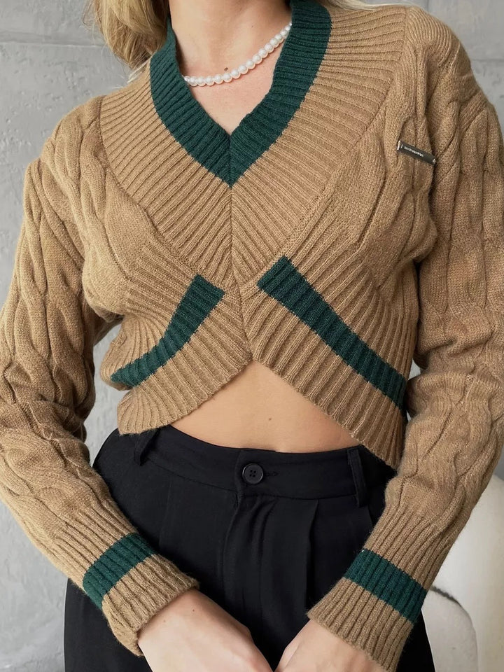 Femme Kort skåret fletmønster-sweater med kontrastdetaljer Stilla