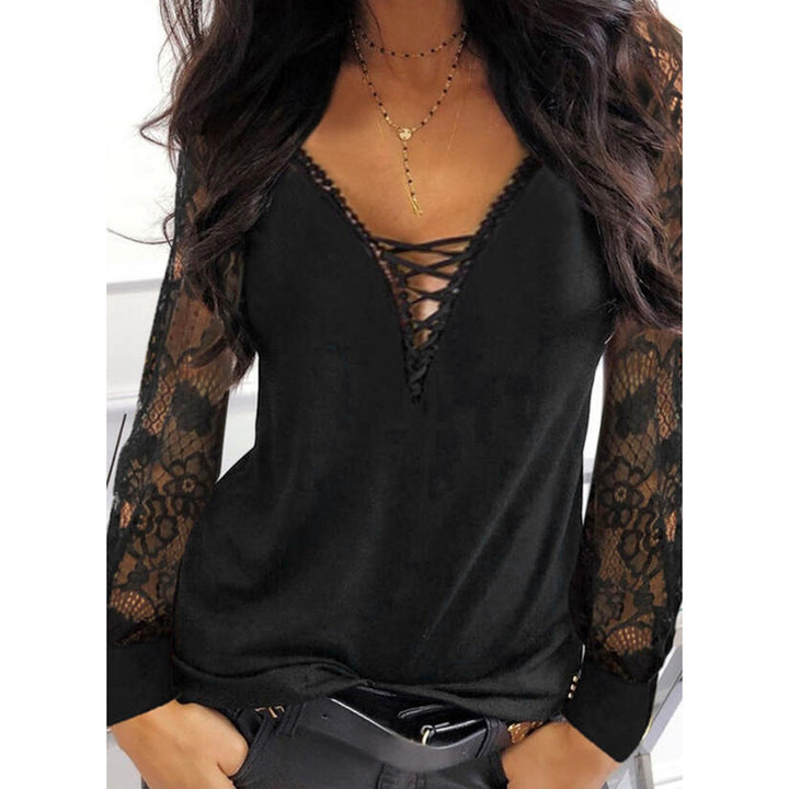 Damebluse med spidsdetalje og V-hals Stilla