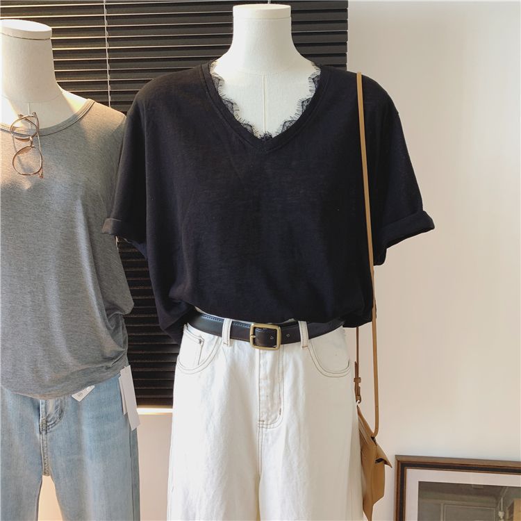 Femme Relaxed Fit V-Hals Top med slidt ærme detalje Stilla