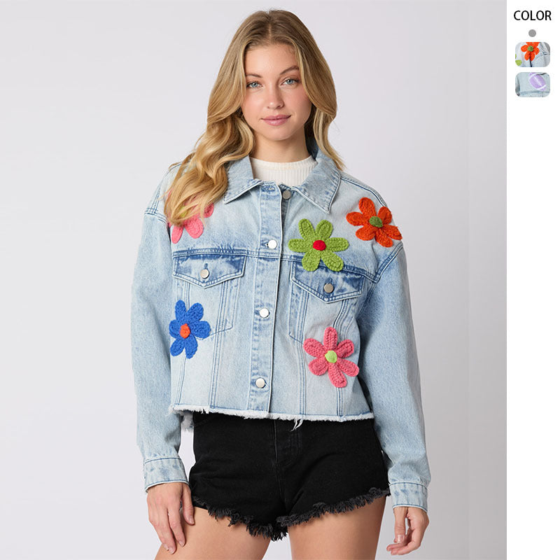 Kvindernes fashionable denimjakke i sporty look med farverigt motiv Stilla