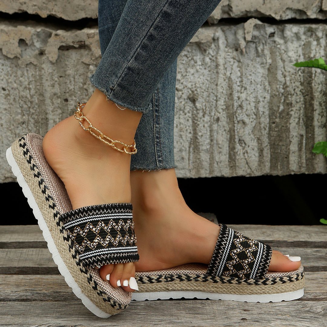 Dame platform-sandaler med flettet detaljer og skridsikker sål Stilla