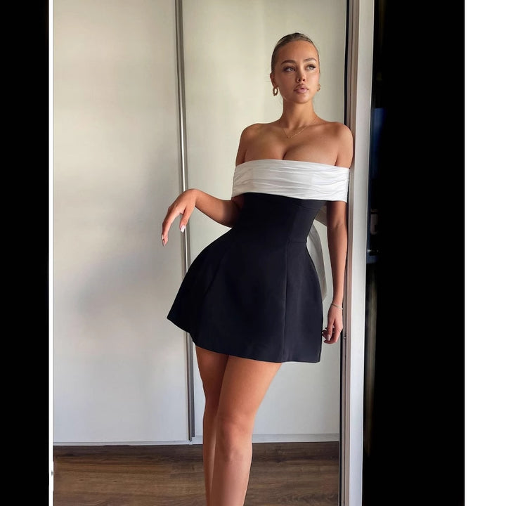 Dame cocktailkjole med off-shoulder design og voluminøs skørt Stilla