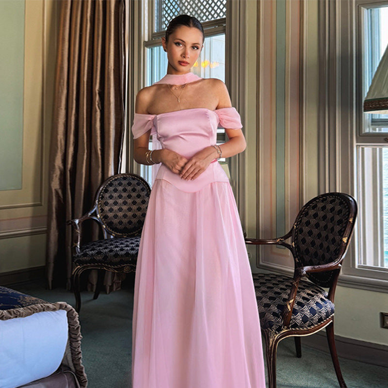 Kvinders Elegant Aftenkjole med Off-Shoulder Puffærmer og Choker