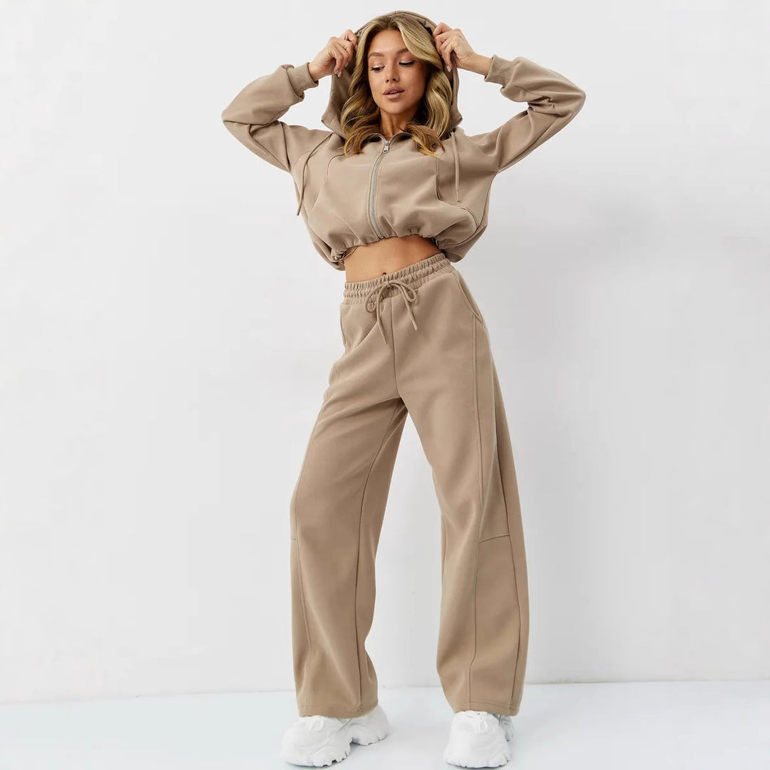 Kvinders casual hættetrøje lavet af blødt fleece med praktiske lommer og elegant lynlås Skovae