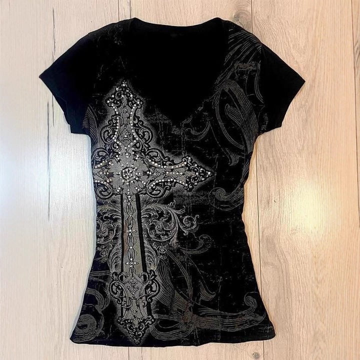 Dame T-shirt med detaljeret korsdesign og rhinestone-accents Skovae