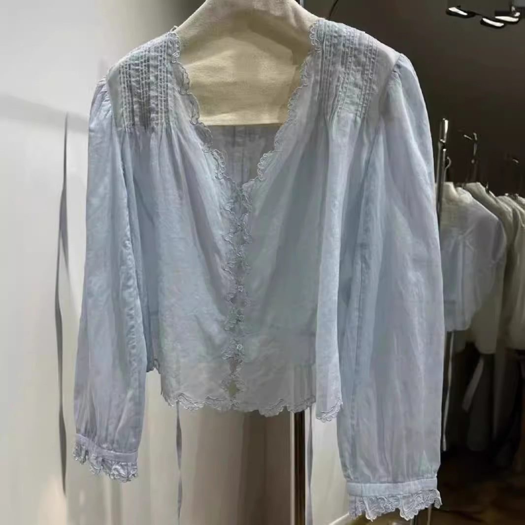 Dame luftig bluse med elegante spidsdetaljer og charmerende flæser Stilla