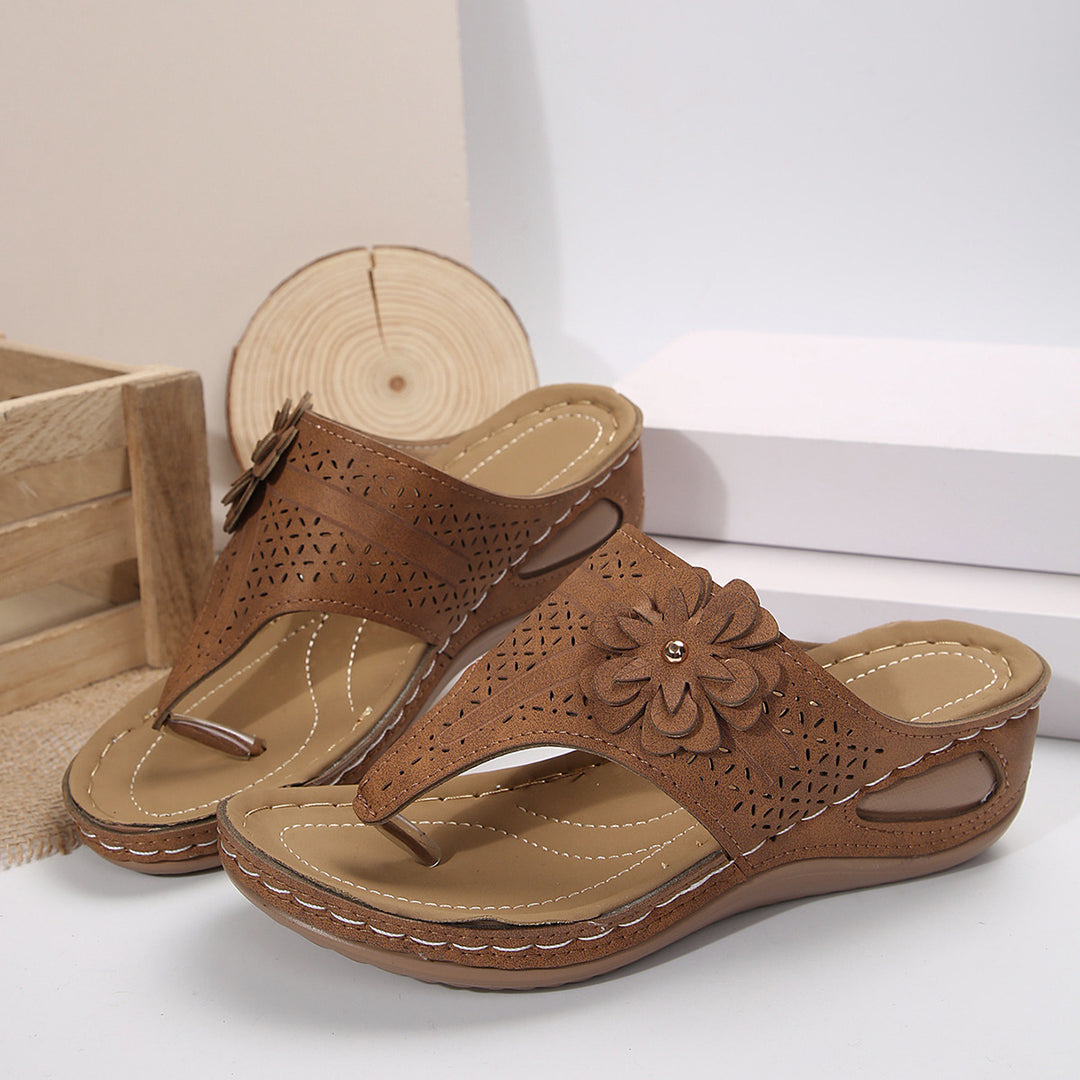 Dame flip-flops med stilfulde blomsterapplikationer og ergonomisk fodseng Stilla