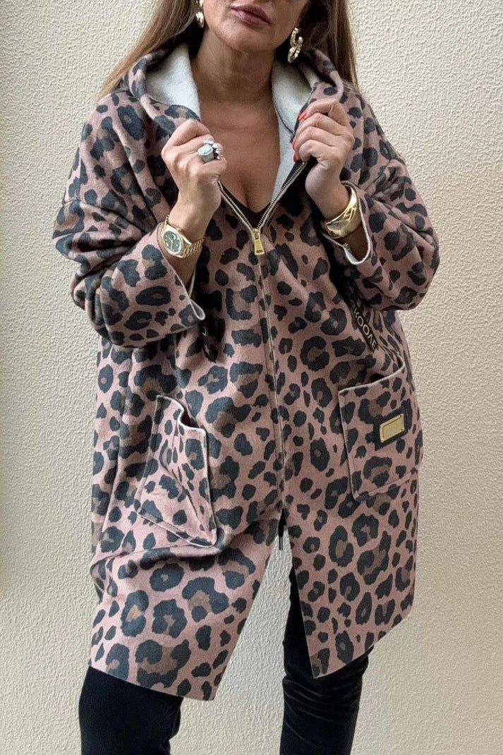 Dame hoodie med modetrend leopardmønster og praktische lommer Stilla