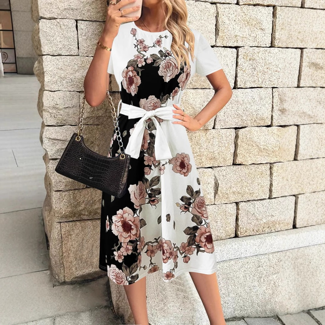 Dame midi-kjole med blomsterprint og figursyet bælte Stilla
