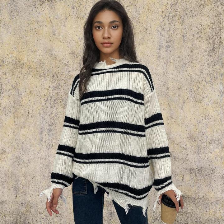 Dame oversized strikket sweater med trendy stribemønster og frynse detaljer Stilla