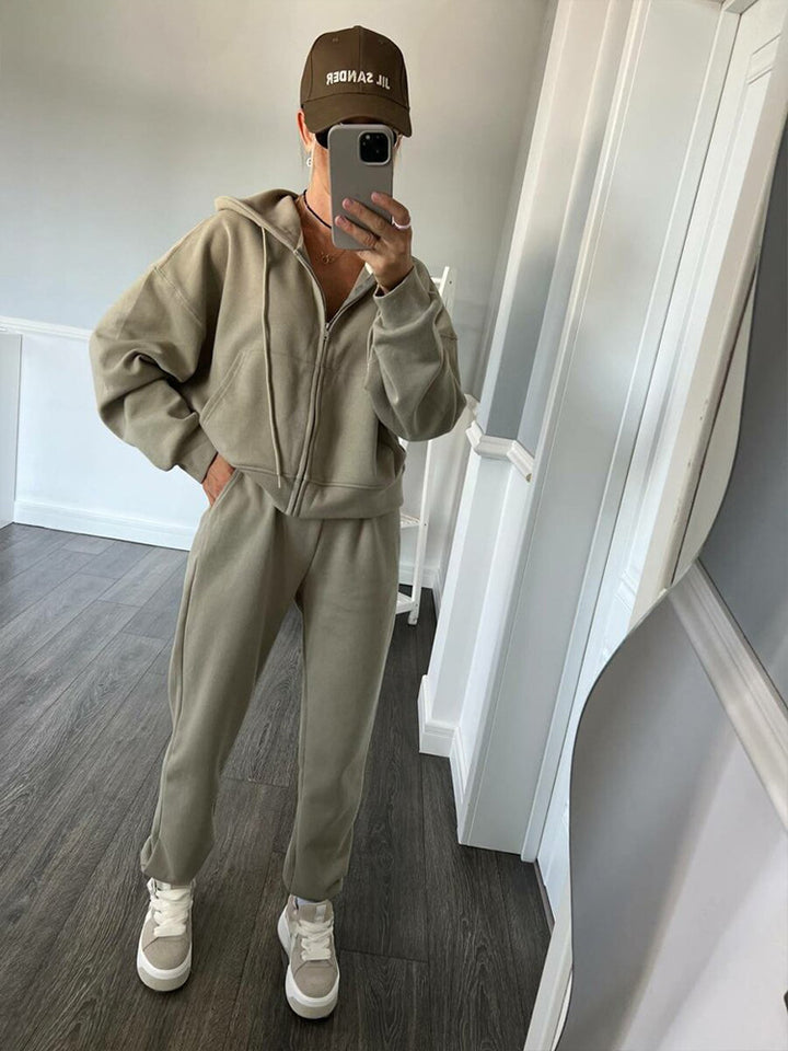 Dames sporty hoodie sæt med høj talje og praktiske lommer Skovae
