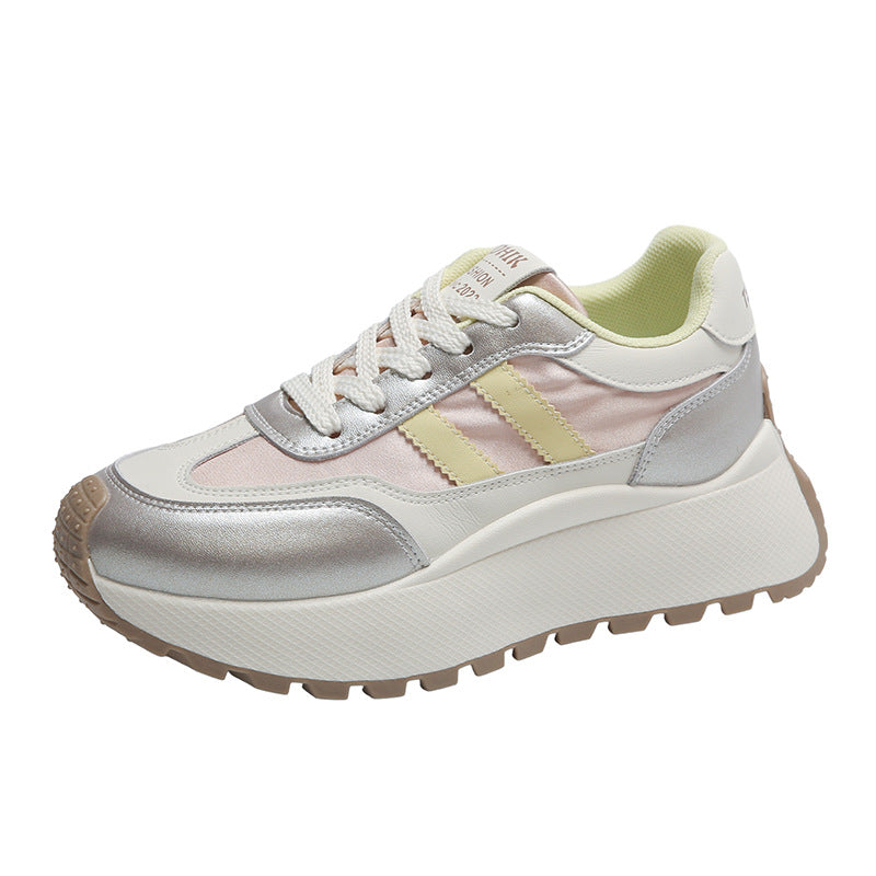 Dame sneakers med højmoderne platformsåler og skinnende overmateriale Stilla
