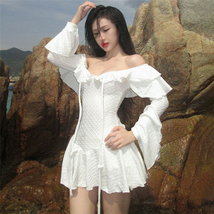 Dame Off-Shoulder Minikjole med flæse detaljer og tætsiddende skæring Stilla