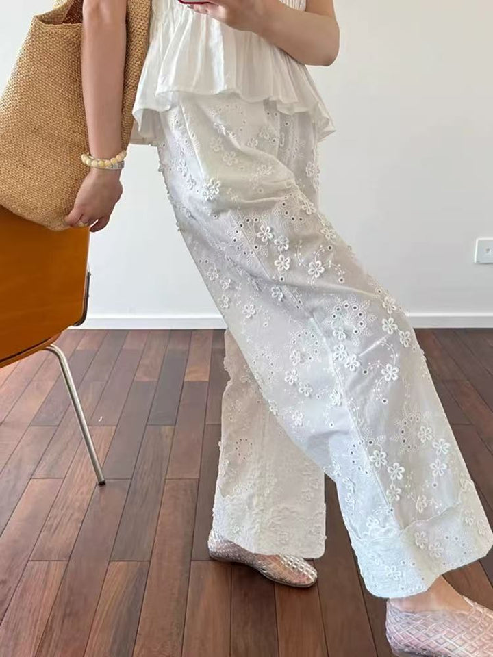 Dame Elegant og luftig buks med blomster broderedesign Stilla