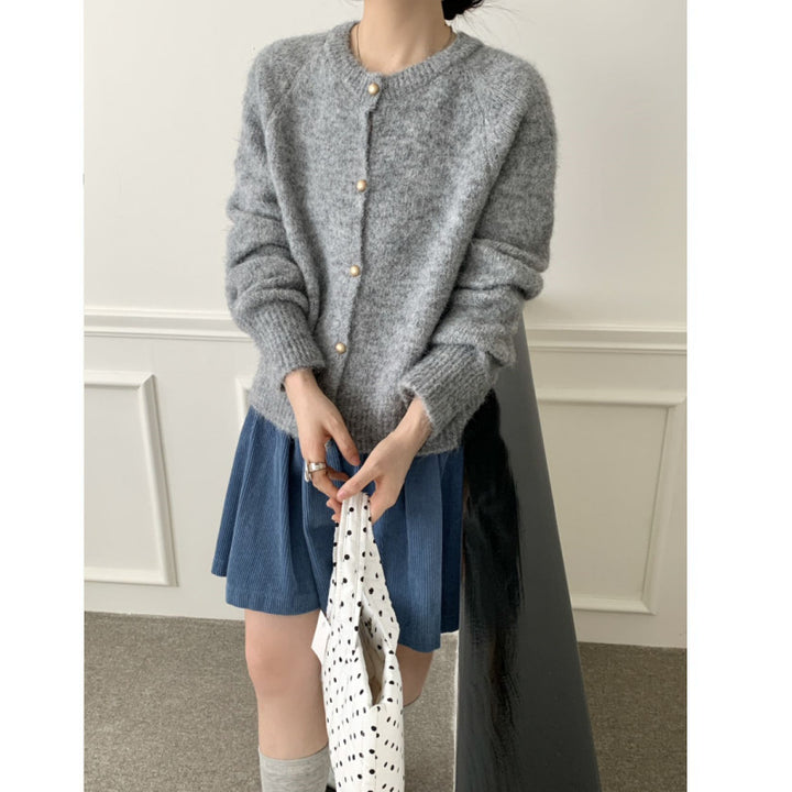 Kvinders fluffy strik cardigan med komfortabel rund halsudskæring og rigtige knapper Stilla