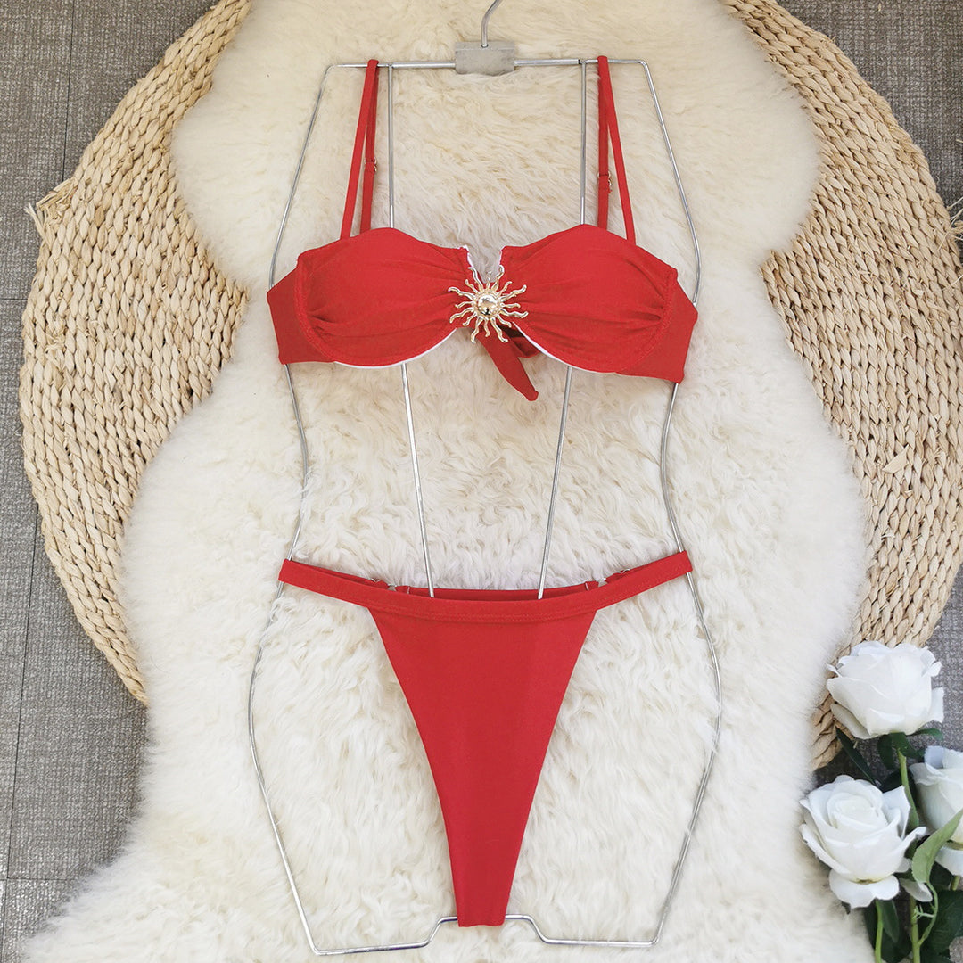 Dame bikini-sæt med elegant skål og unikt smykkedetalje Stilla