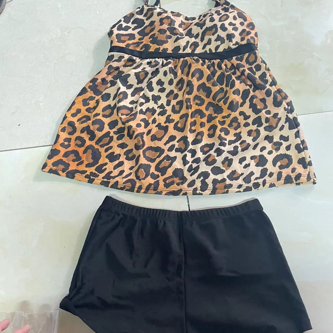 Dame Tankini med moderigtige leopardmønster og sporty shorts Stilla