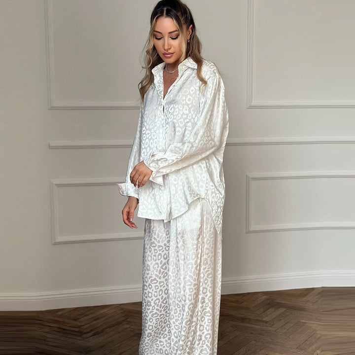 Dame elegant pyjamasæt med moderigtigt leo-mønster og flydende snit Stilla