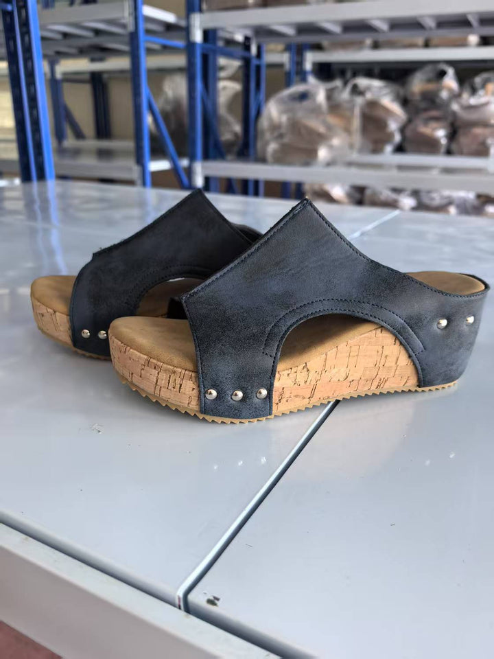 Dame Wedge-sandaler med moderne remdesign og komfortabel korkhæll. Stilla