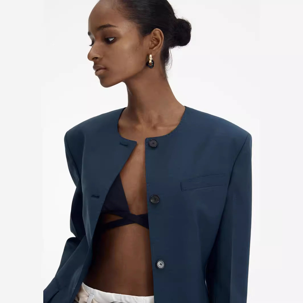 Dame skræddersyet blazer med moderne ståkrave og elegante knapdetaljer Stilla