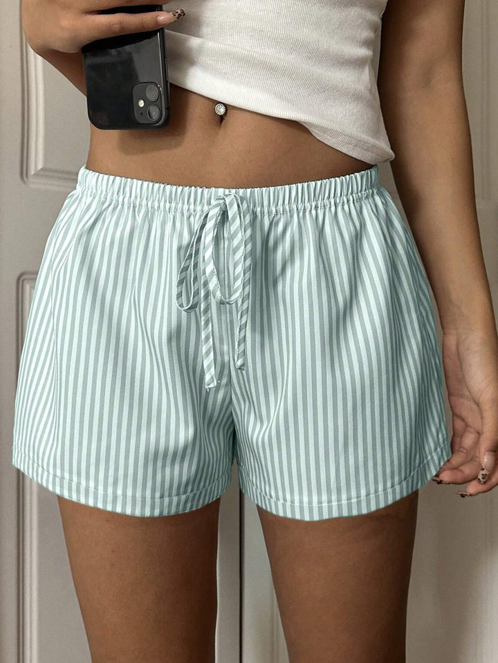 Dame afslappede shorts med elastisk talje og fint stribemønster Skovae