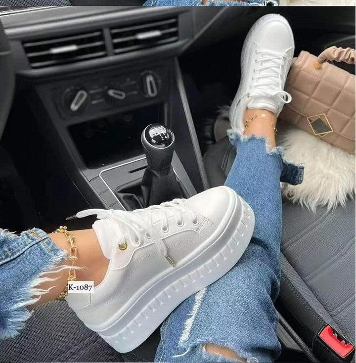 Dame Plateau Sneakers med skinnende detaljer og skridsikker sål Stilla