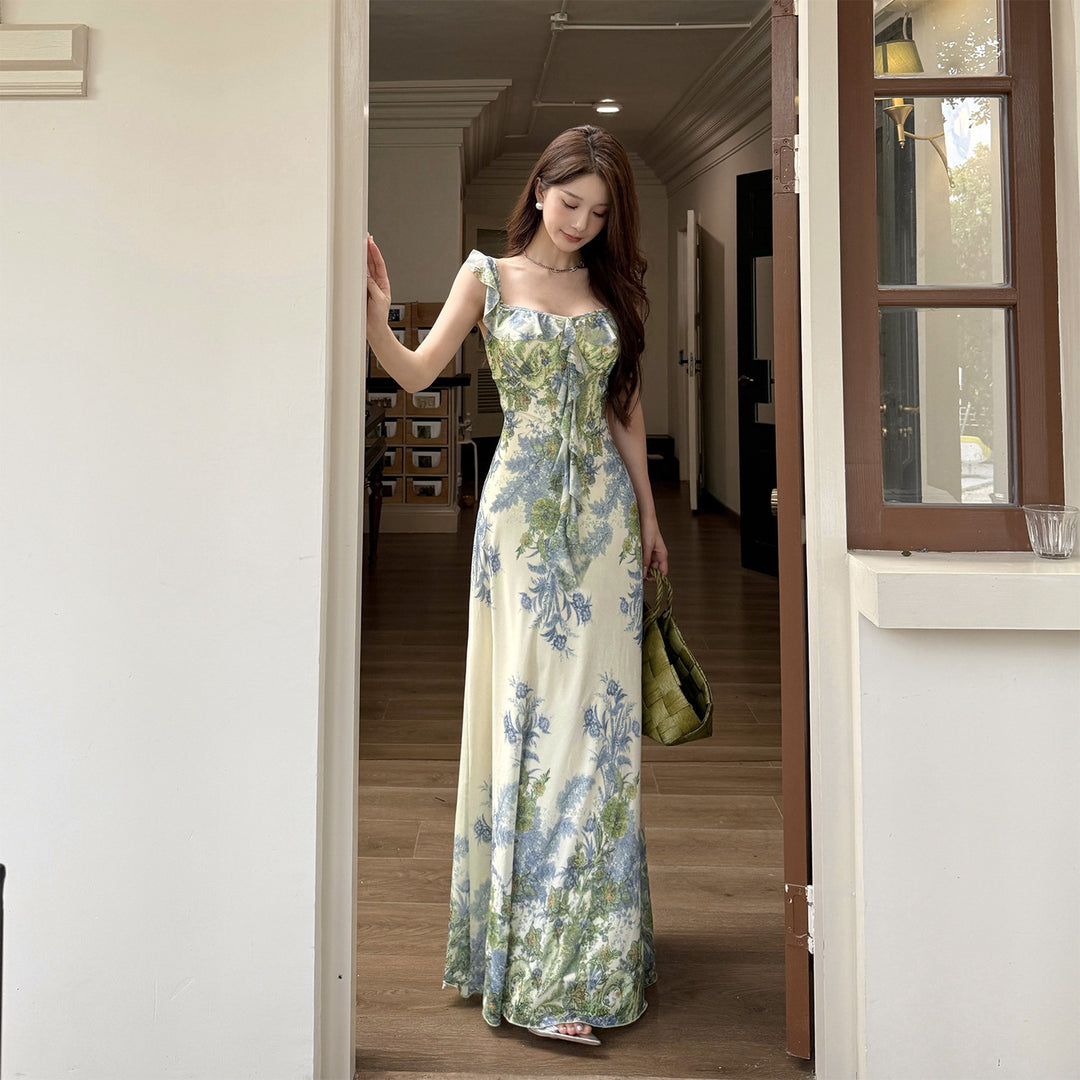 Kvinders kjole med blomster ruffle design og figursyet snit