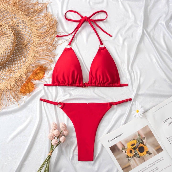 Dame Triangel-Bikini-Sæt med fashionable metaldetaljer og høj benudskæring Stilla