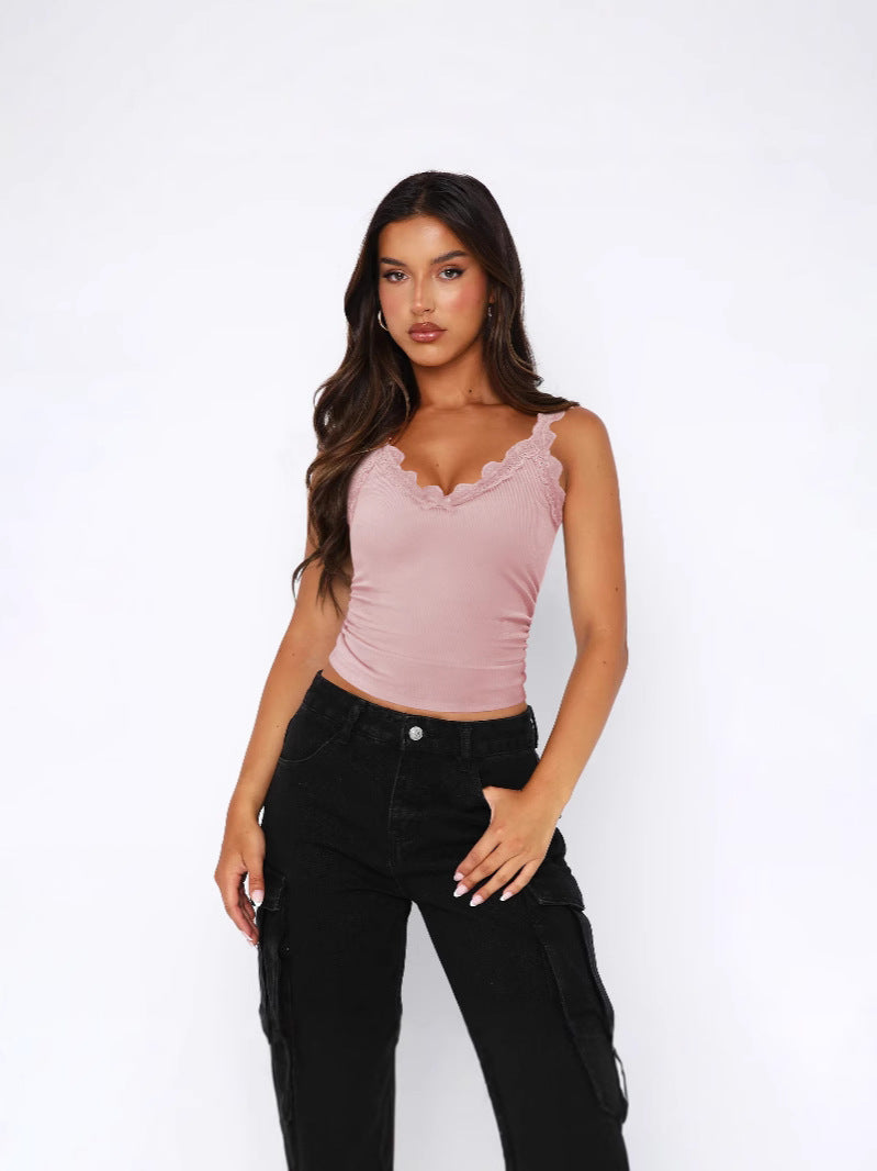Dame spids Cami-top med justerbare stropper og dekorativt design Stilla