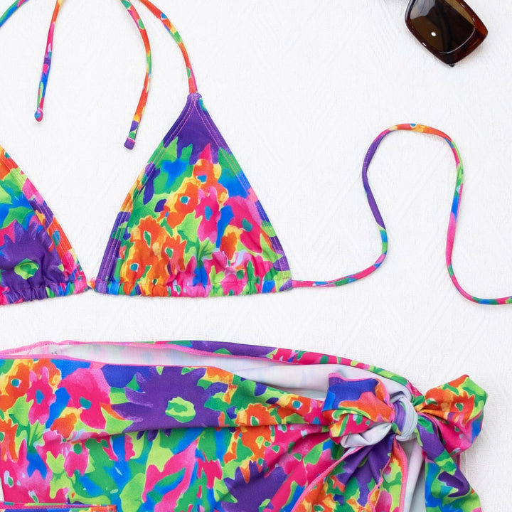 Dame bikini-sæt med farverig blomsterprint og afslappet indpakket nederdel Stilla