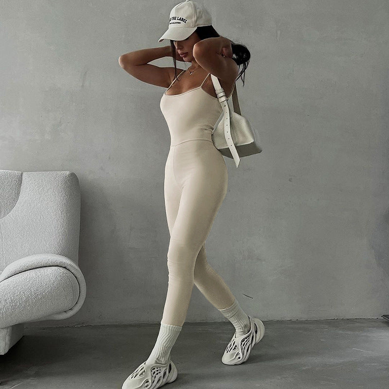 Dame Sporty One-Piece with Spaghetti Straps and Fitted Cut Skovae
