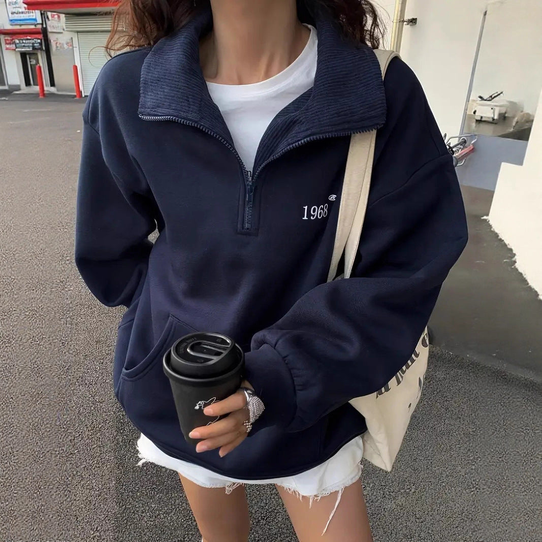 Dame sweatshirt med høj krave og praktisk kanga lomme Skovae